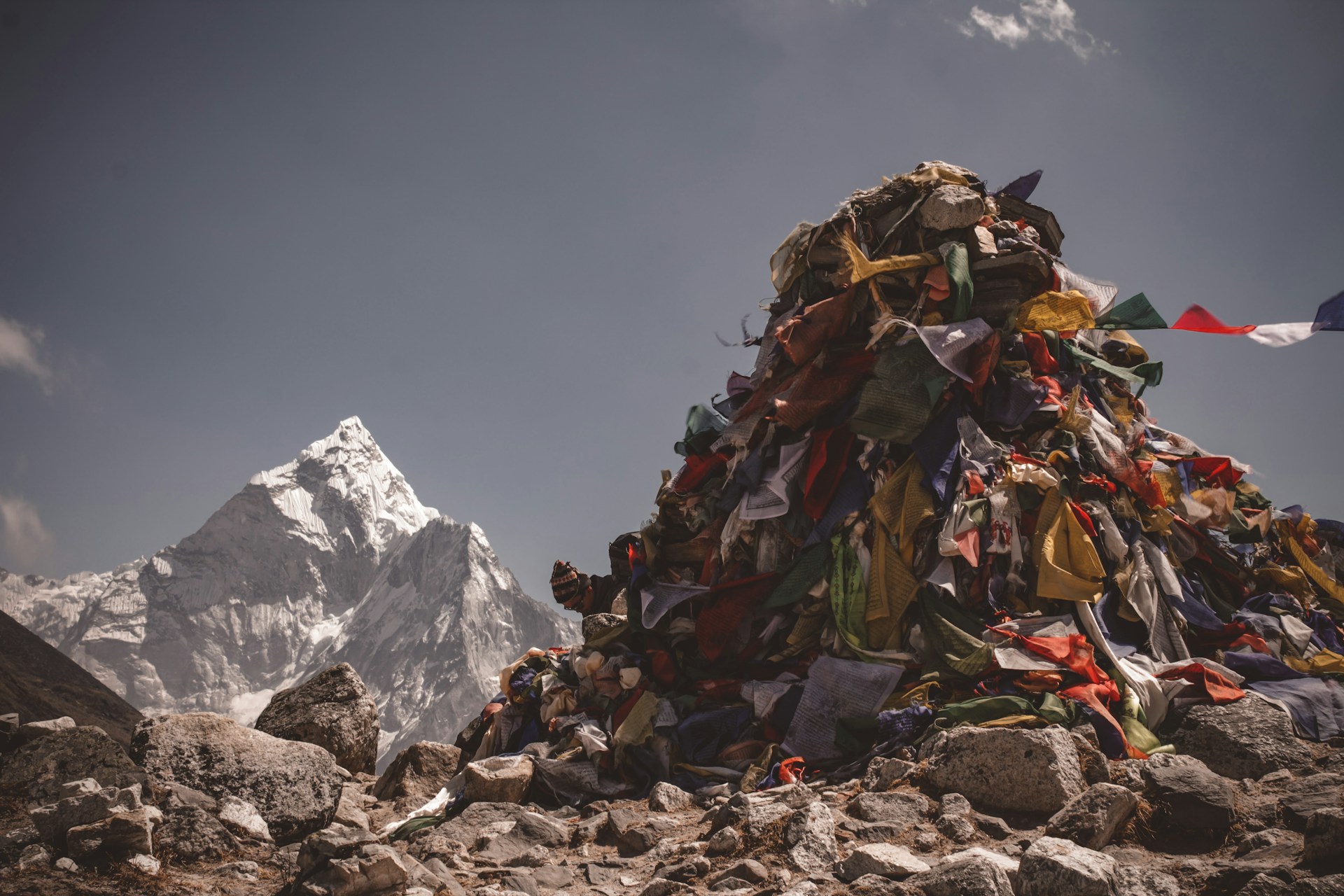 What makes the summer/ monsoon season the best time to trek to Everest Base Camp?